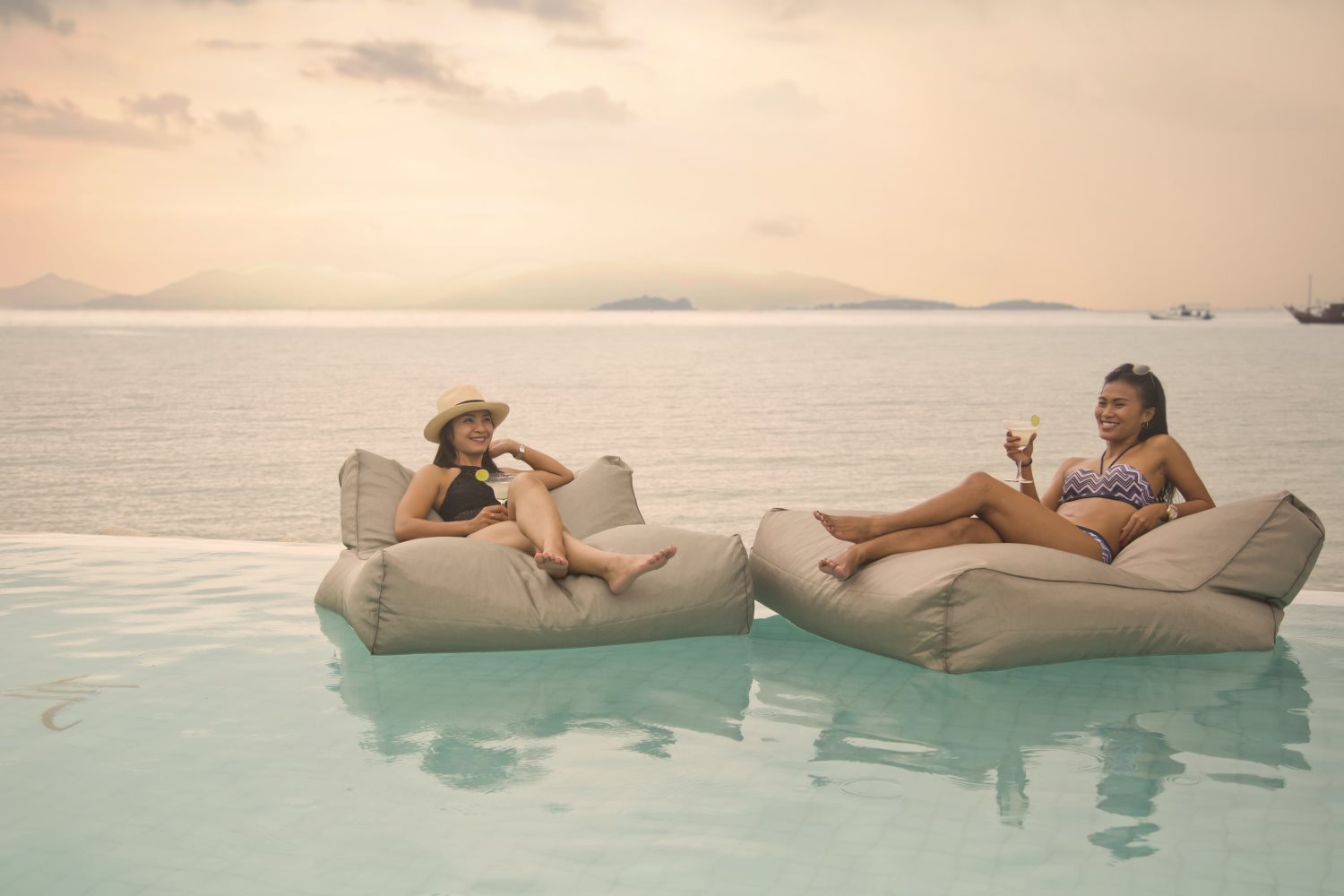 Floating day-beds over the water